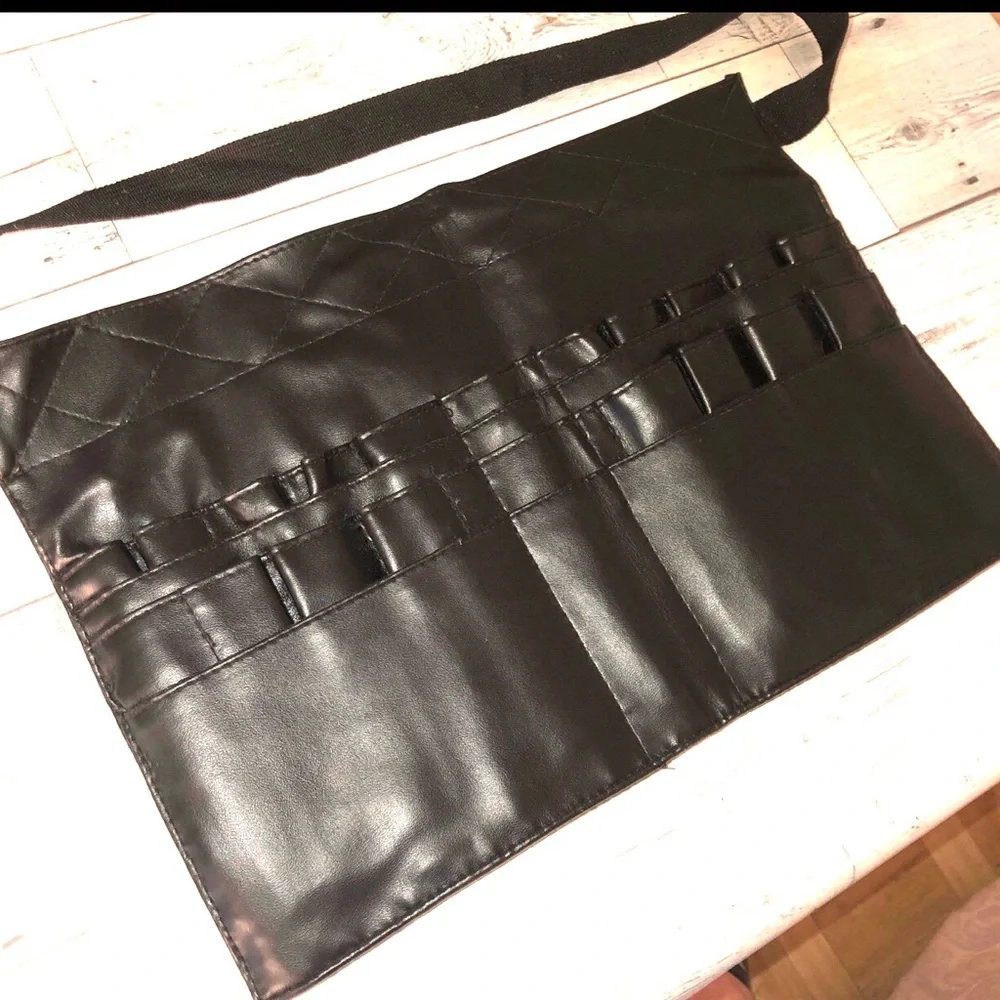 Makeup brush organizer
